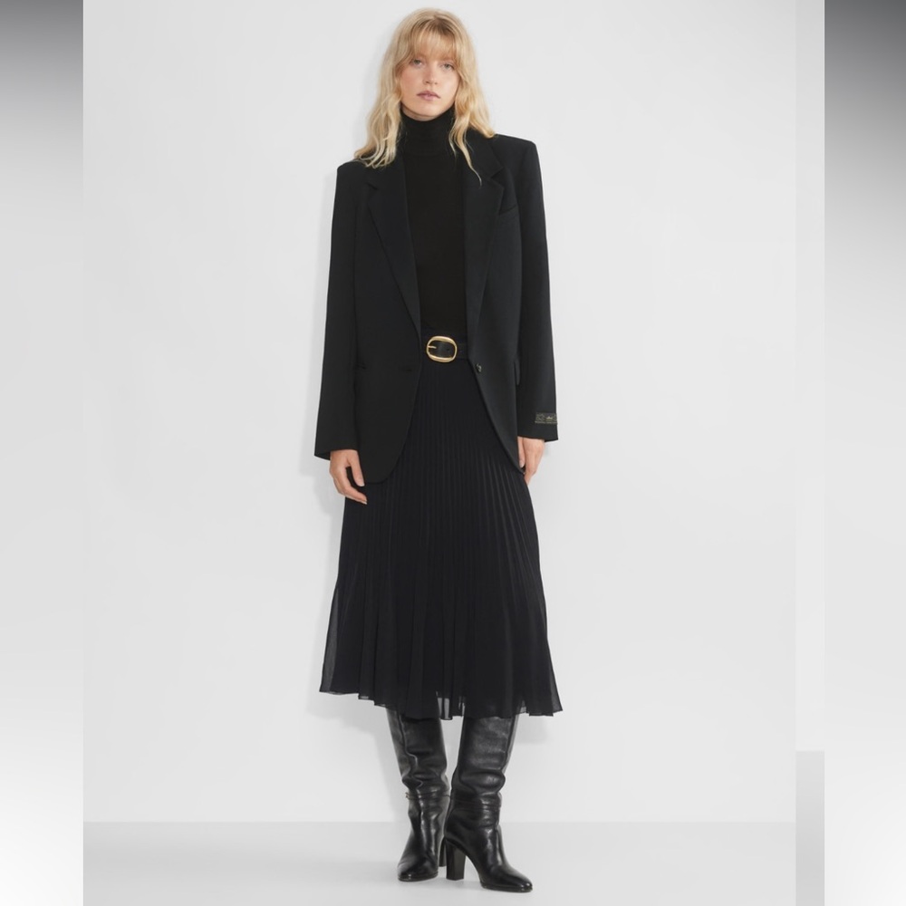 Aritzia Wilfred color Black New Twirl Pleated Skirt